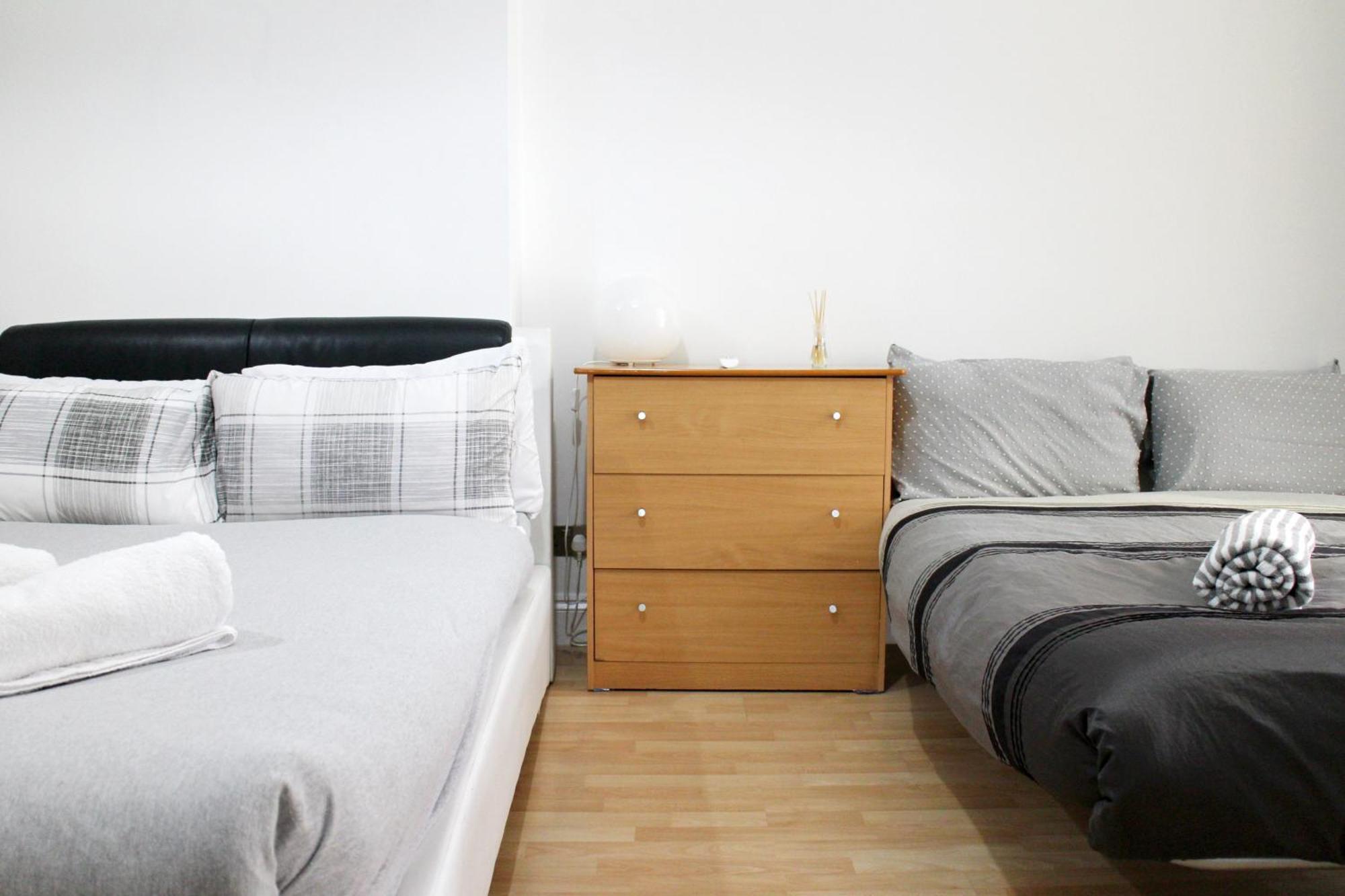 Large Studio Garden Flat On Golders Green Road Londen Buitenkant foto