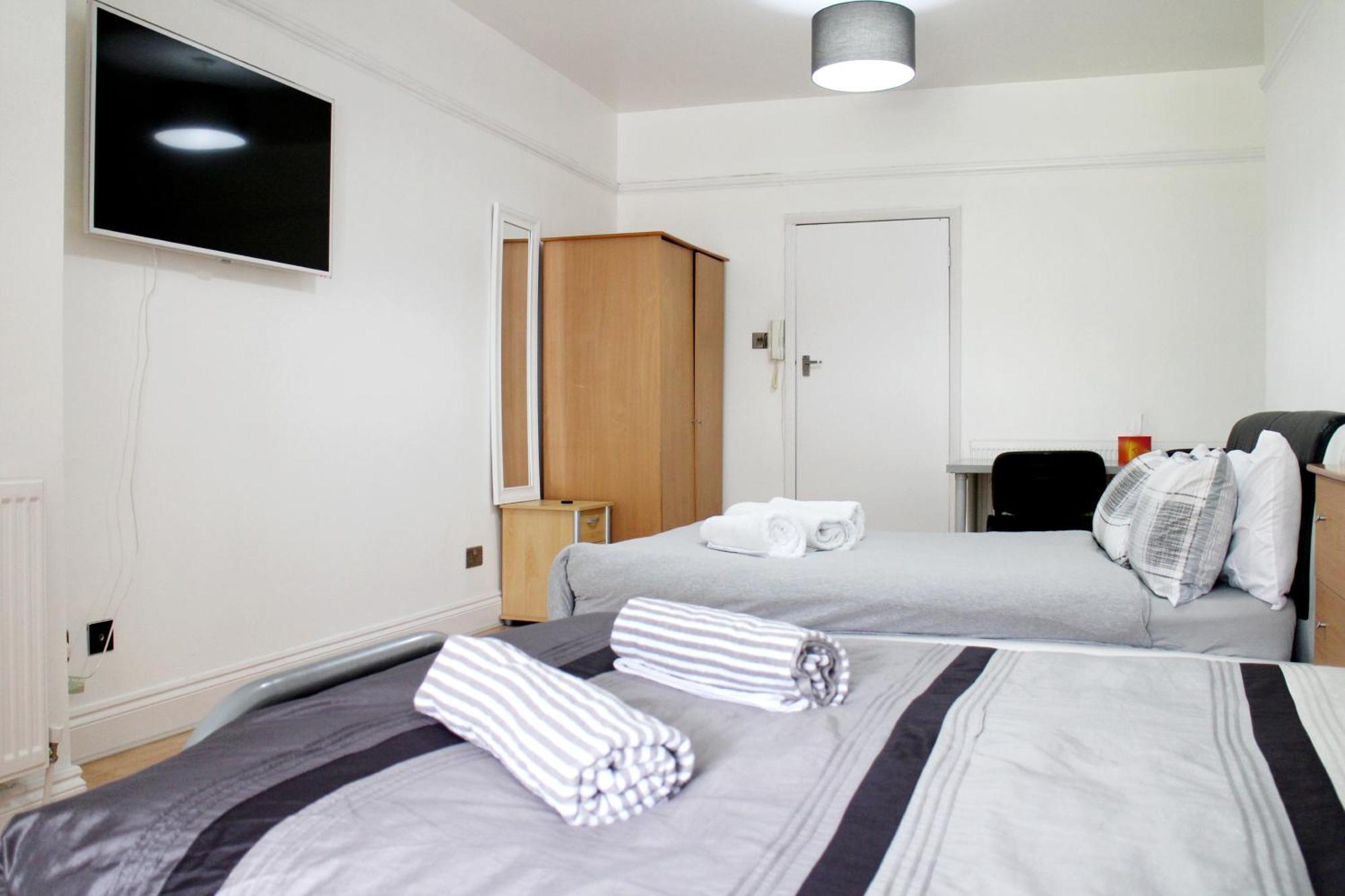 Large Studio Garden Flat On Golders Green Road Londen Buitenkant foto