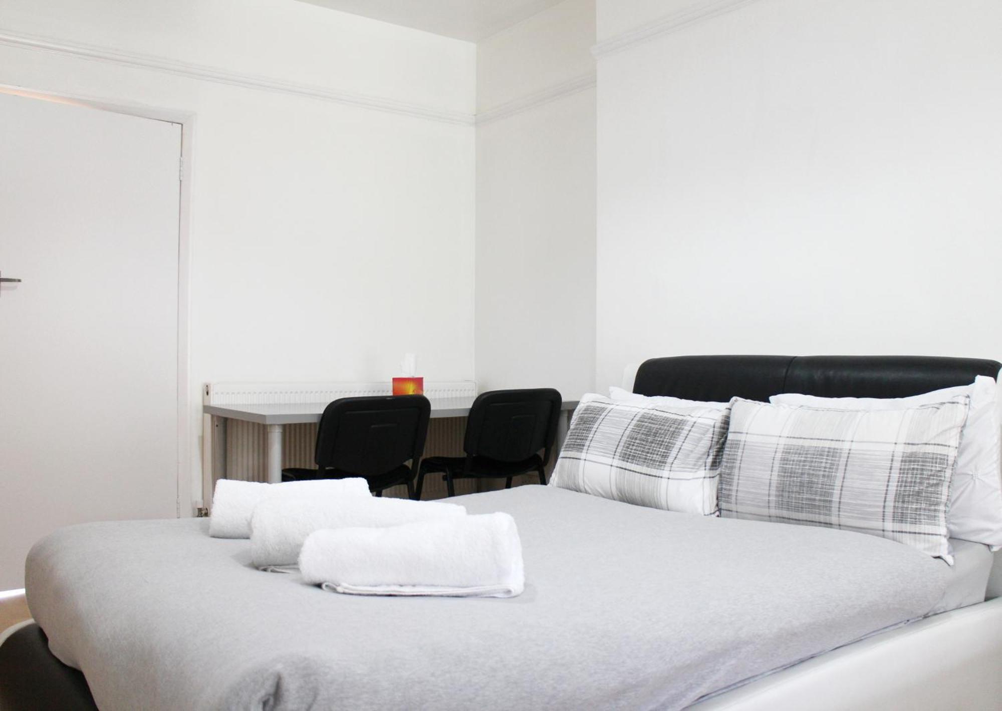 Large Studio Garden Flat On Golders Green Road Londen Buitenkant foto