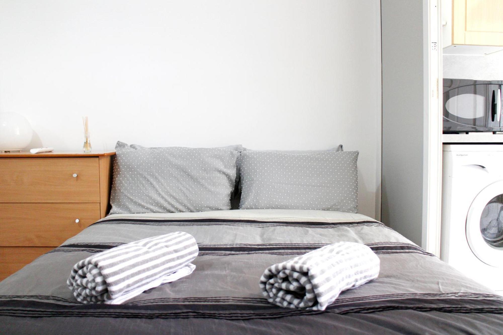 Large Studio Garden Flat On Golders Green Road Londen Buitenkant foto