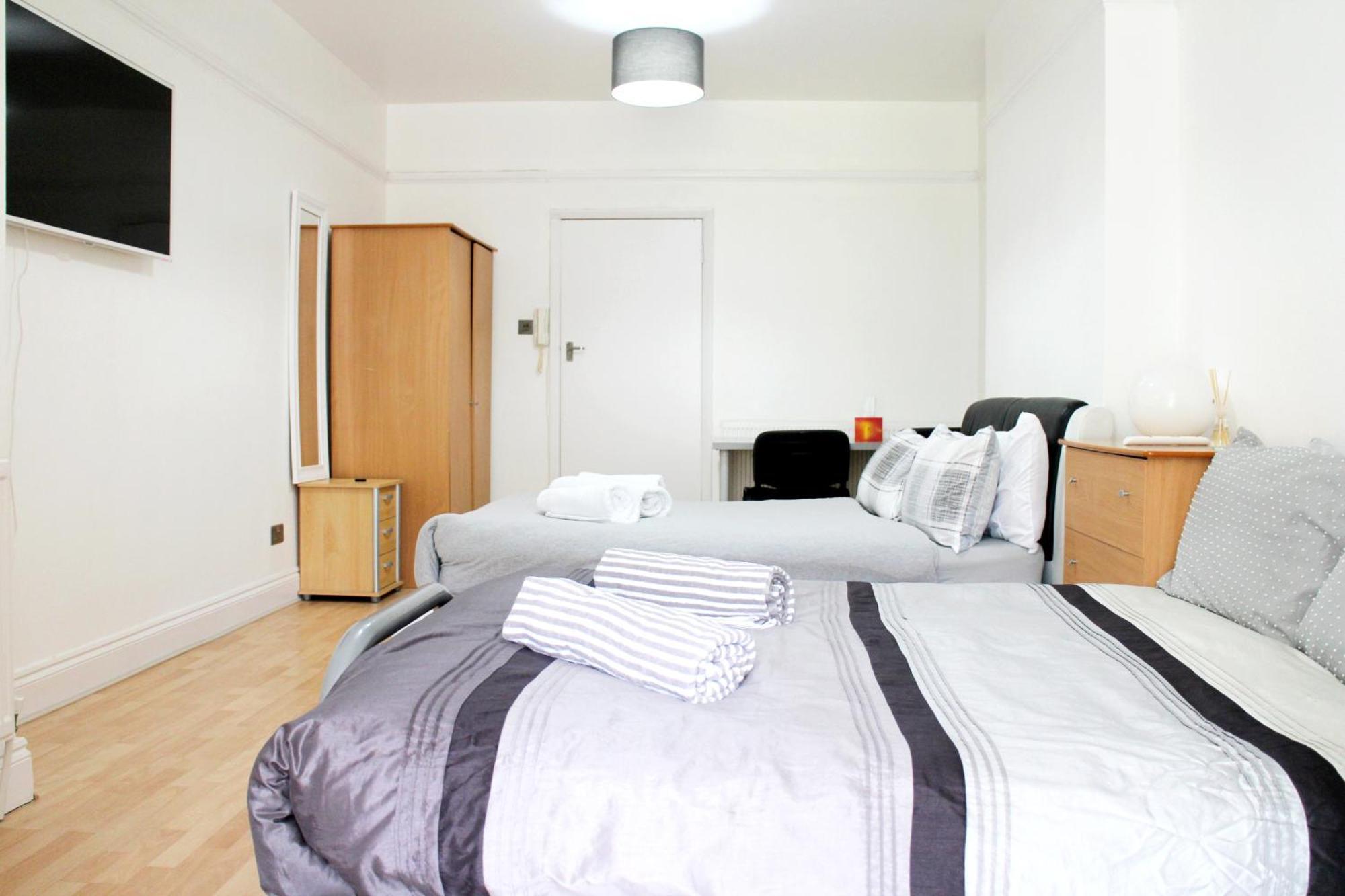 Large Studio Garden Flat On Golders Green Road Londen Buitenkant foto
