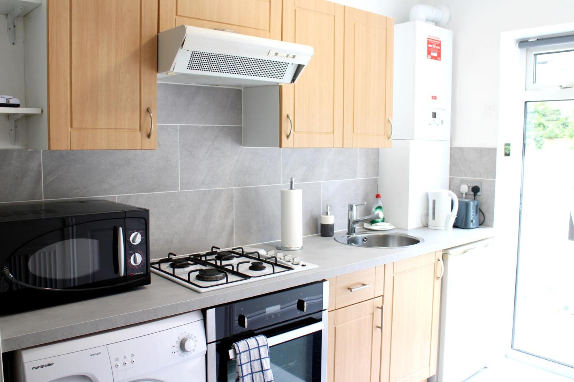 Large Studio Garden Flat On Golders Green Road Londen Buitenkant foto